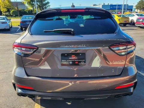 More photos of 2022 Maserati Levante Modena at Maserati Alfa Romeo of Naperville, IL