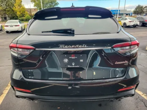 More photos of 2022 Maserati Levante Modena at Maserati Alfa Romeo of Naperville, IL