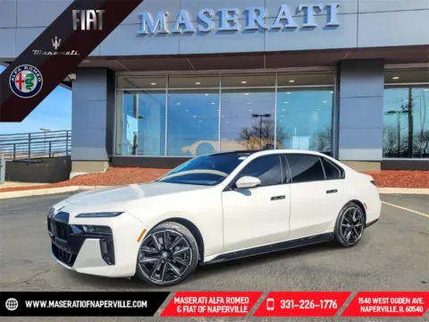 White 2023 BMW i7 xDrive60 for sale in Naperville, IL