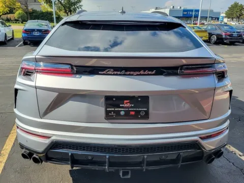 More photos of 2021 Lamborghini Urus at Maserati Alfa Romeo of Naperville, IL