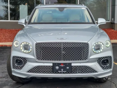 More photos of 2022 Bentley Bentayga V8 at Maserati Alfa Romeo of Naperville, IL