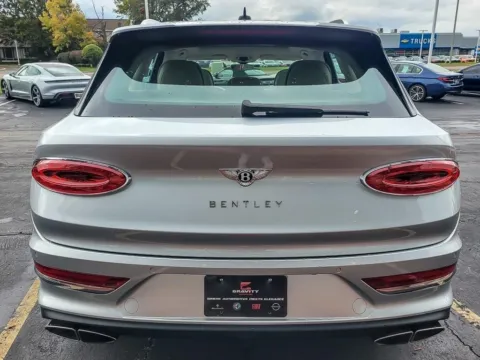 More photos of 2022 Bentley Bentayga V8 at Maserati Alfa Romeo of Naperville, IL