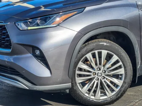 Another view of 2021 Toyota Highlander Hybrid Platinum for sale in Naperville, IL at Maserati Alfa Romeo of Naperville