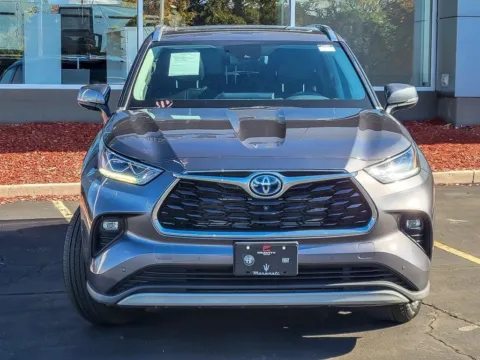 More photos of 2021 Toyota Highlander Hybrid Platinum at Maserati Alfa Romeo of Naperville, IL