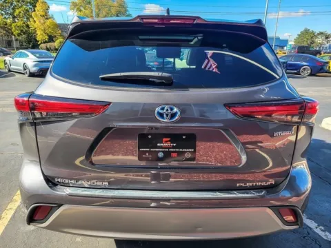 More photos of 2021 Toyota Highlander Hybrid Platinum at Maserati Alfa Romeo of Naperville, IL