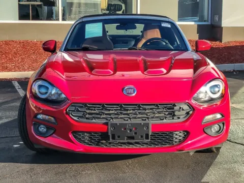 More photos of 2017 Fiat 124 Spider Lusso at Maserati Alfa Romeo of Naperville, IL