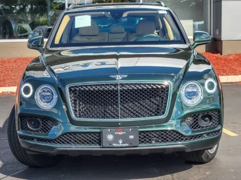 More photos of 2019 Bentley Bentayga V8 at Maserati Alfa Romeo of Naperville, IL