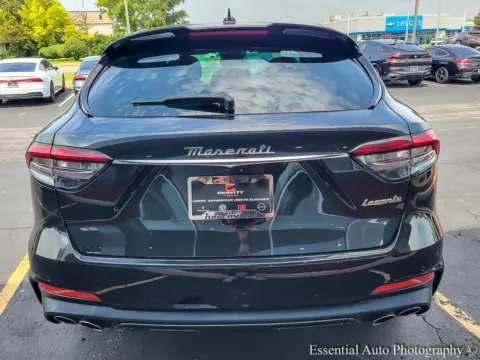 More photos of 2022 Maserati Levante Modena at Maserati Alfa Romeo of Naperville, IL