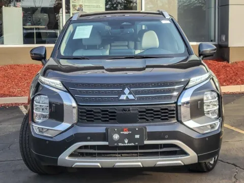 More photos of 2024 Mitsubishi Outlander PHEV SEL at Maserati Alfa Romeo of Naperville, IL