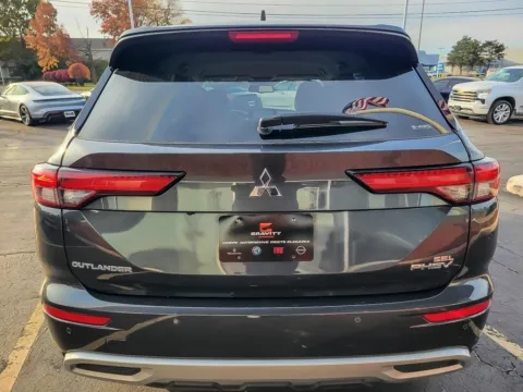 More photos of 2024 Mitsubishi Outlander PHEV SEL at Maserati Alfa Romeo of Naperville, IL