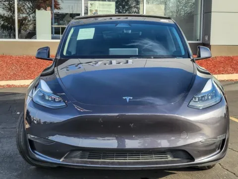More photos of 2024 Tesla Model Y Long Range at Maserati Alfa Romeo of Naperville, IL