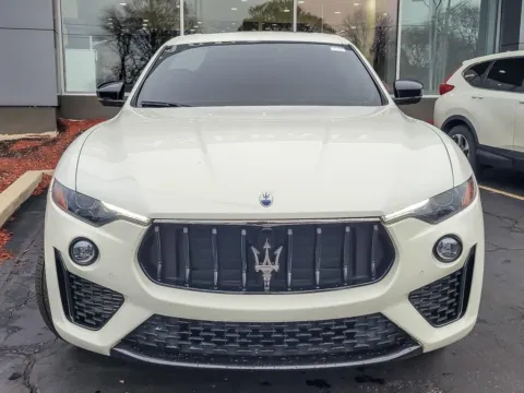 More photos of 2022 Maserati Levante Modena at Maserati Alfa Romeo of Naperville, IL