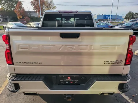 More photos of 2022 Chevrolet Silverado 1500 High Country at Maserati Alfa Romeo of Naperville, IL