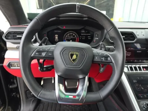 More photos of 2021 Lamborghini Urus at Maserati Alfa Romeo of Naperville, IL