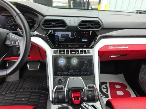 More photos of 2021 Lamborghini Urus at Maserati Alfa Romeo of Naperville, IL