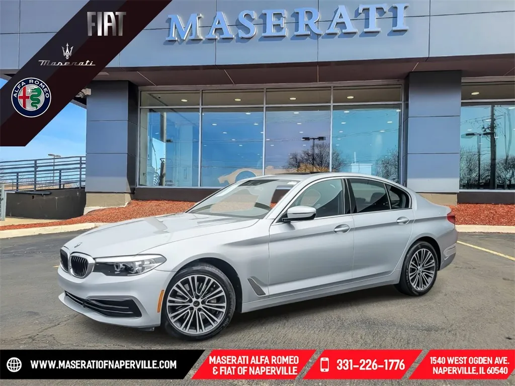 Silver 2019 BMW 5 Series 530i xDrive for sale in Naperville, IL