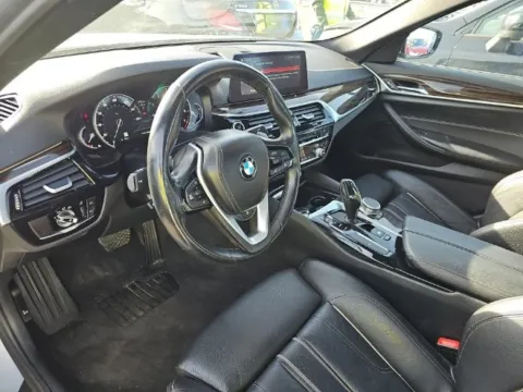 More photos of 2019 BMW 5 Series 530i xDrive at Maserati Alfa Romeo of Naperville, IL