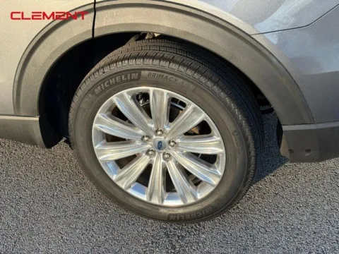 More photos of 2022 Ford Explorer Limited at Clement Chrysler Dodge Jeep Ram Columbia, IL