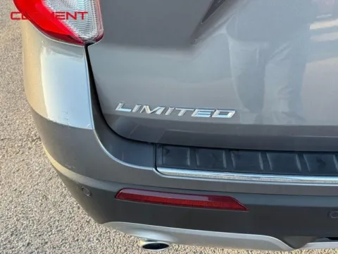 More photos of 2022 Ford Explorer Limited at Clement Chrysler Dodge Jeep Ram Columbia, IL