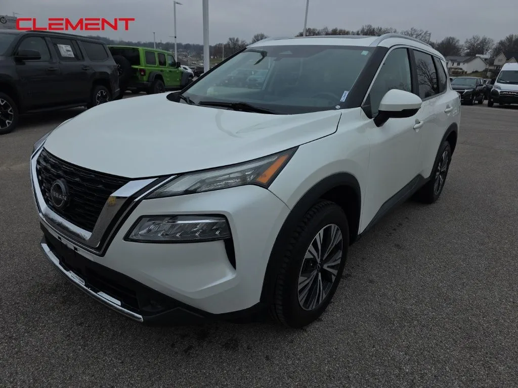 White 2023 Nissan Rogue SV for sale in Columbia, IL