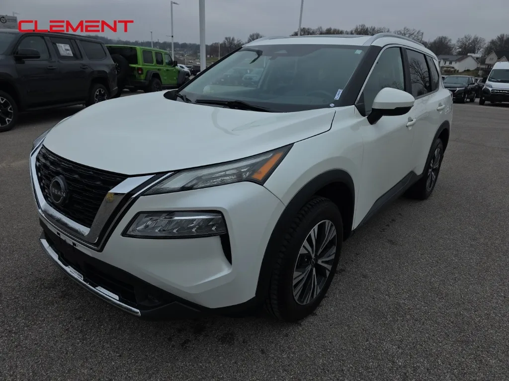 White 2023 Nissan Rogue SV for sale in Columbia, IL