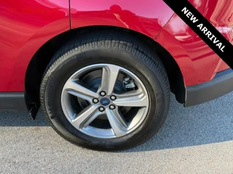 More photos of 2022 Ford Edge SEL at Clement Chrysler Dodge Jeep Ram Columbia, IL