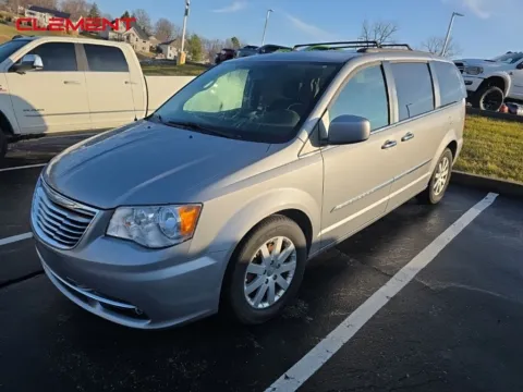 Silver 2015 Chrysler Town & Country Touring for sale in Columbia, IL