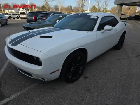 White 2018 Dodge Challenger SXT for sale in Columbia, IL