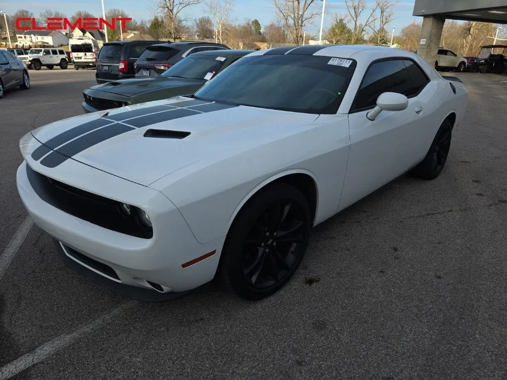 White 2018 Dodge Challenger SXT for sale in Columbia, IL