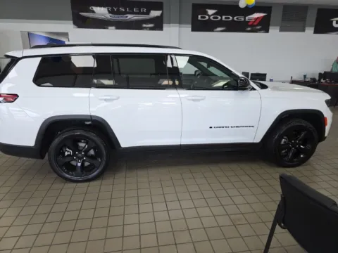 More photos of 2025 Jeep Grand Cherokee L Limited at Clement Chrysler Dodge Jeep Ram Columbia, IL
