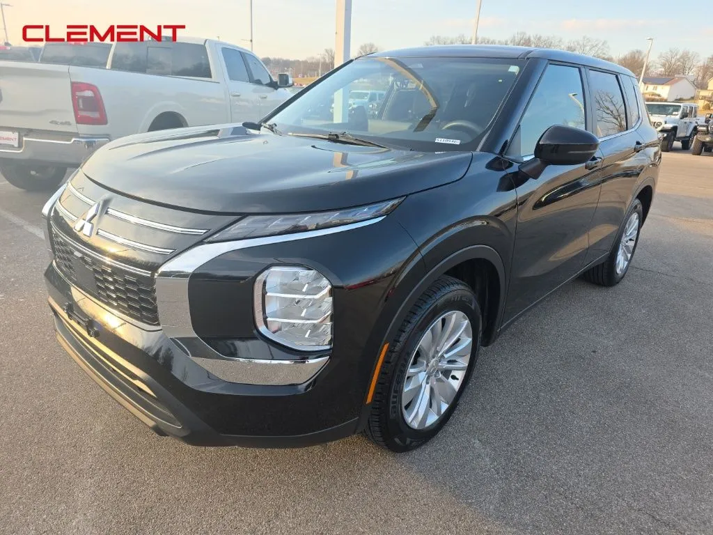 Silver 2025 Mitsubishi Outlander ES for sale in Columbia, IL