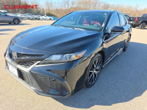 Black 2022 Toyota Camry SE Nightshade for sale in Columbia, IL