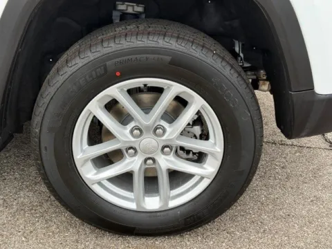 More photos of 2026 Jeep Grand Cherokee Laredo at Clement Chrysler Dodge Jeep Ram Columbia, IL