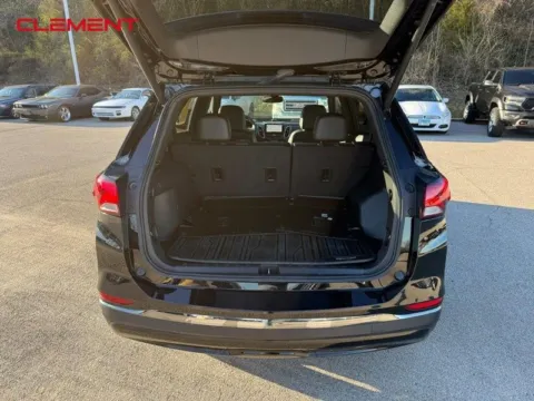 More photos of 2023 Chevrolet Equinox Premier at Clement Chrysler Dodge Jeep Ram Columbia, IL