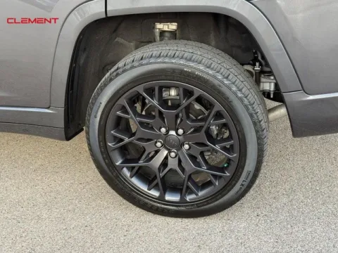More photos of 2023 Jeep Grand Cherokee L Summit at Clement Chrysler Dodge Jeep Ram Columbia, IL