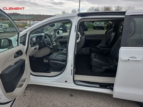 More photos of 2023 Chrysler Pacifica Touring L at Clement Chrysler Dodge Jeep Ram Columbia, IL