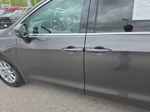 More photos of 2023 Chrysler Pacifica Touring L at Clement Chrysler Dodge Jeep Ram Columbia, IL