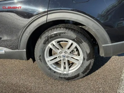 More photos of 2022 Ford Explorer XLT at Clement Chrysler Dodge Jeep Ram Columbia, IL