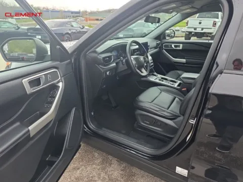 More photos of 2022 Ford Explorer XLT at Clement Chrysler Dodge Jeep Ram Columbia, IL