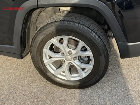 More photos of 2023 Jeep Grand Cherokee Limited at Clement Chrysler Dodge Jeep Ram Columbia, IL