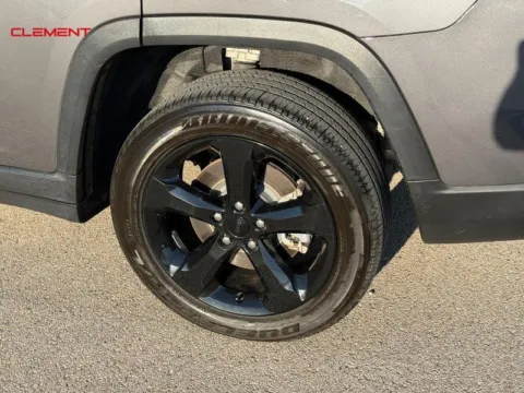 More photos of 2023 Jeep Grand Cherokee L Altitude at Clement Chrysler Dodge Jeep Ram Columbia, IL