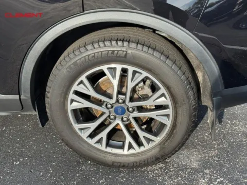 More photos of 2022 Ford Escape Hybrid SEL at Clement Chrysler Dodge Jeep Ram Columbia, IL