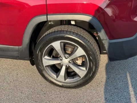 More photos of 2019 Jeep Cherokee Limited at Clement Chrysler Dodge Jeep Ram Columbia, IL