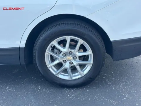 More photos of 2022 Chevrolet Equinox LT at Clement Chrysler Dodge Jeep Ram Columbia, IL