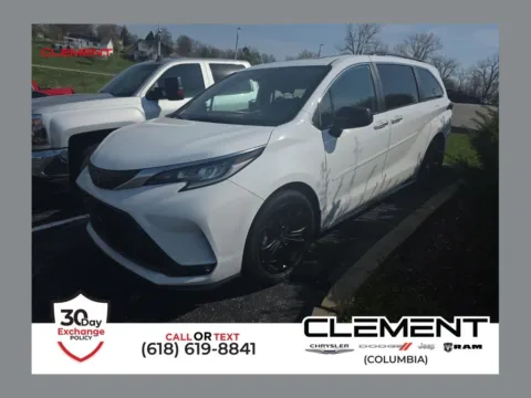 White 2023 Toyota Sienna XSE for sale in Columbia, IL