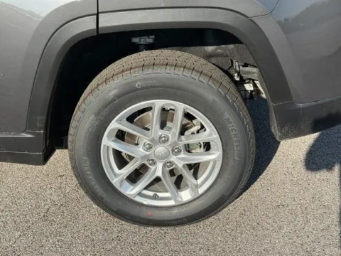 More photos of 2026 Jeep Grand Cherokee Laredo at Clement Chrysler Dodge Jeep Ram Columbia, IL
