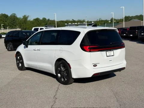 Another view of 2026 Chrysler Pacifica Select for sale in Columbia, IL at Clement Chrysler Dodge Jeep Ram Columbia