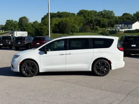 Photos of 2026 Chrysler Pacifica Select for sale in Columbia, IL at Clement Chrysler Dodge Jeep Ram Columbia