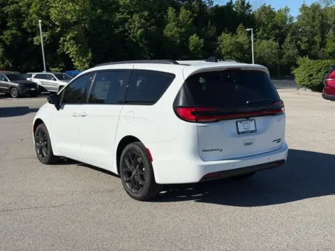 Another view of 2026 Chrysler Pacifica Limited for sale in Columbia, IL at Clement Chrysler Dodge Jeep Ram Columbia