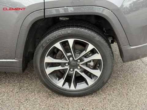 More photos of 2022 Jeep Grand Cherokee Overland 4xe at Clement Chrysler Dodge Jeep Ram Columbia, IL